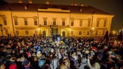 Die wütenden Demonstranten marschierten zum Sitz der ungarischen Regierung.