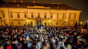 Die wütenden Demonstranten marschierten zum Sitz der ungarischen Regierung.