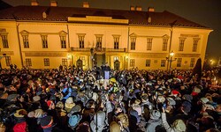 Die wütenden Demonstranten marschierten zum Sitz der ungarischen Regierung.