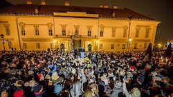 Die wütenden Demonstranten marschierten zum Sitz der ungarischen Regierung.