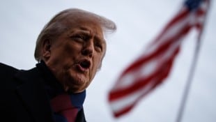 US-Präsident Donald Trump unterstützt den syrischen Interimspräsidenten Ahmad al-Scharaa, der ...