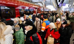 Der Andrang bei den ersten regulären Fahrten der Koralmbahn am Grazer Hauptbahnhof war groß.