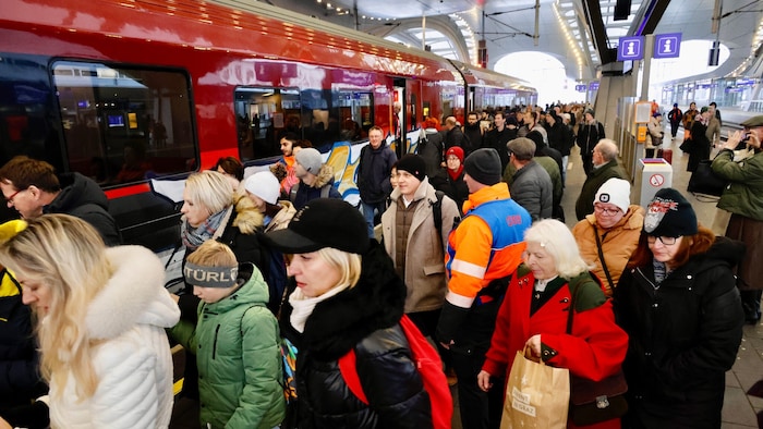 Der Andrang bei den ersten regulären Fahrten der Koralmbahn am Grazer Hauptbahnhof war groß.