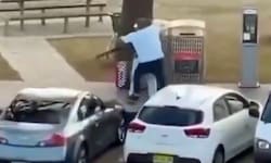Unfassbaren Mut hat dieser unbewaffnete Passant an den Tag gelegt und einen der Attentäter ...