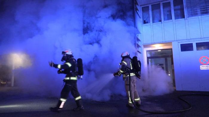 Dicker Rauch an der Brandstelle in Wolfurt.