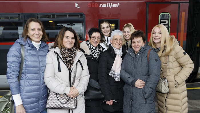 Das Team der Greifenburger Apotheke besuchte mit der Bahn eine alte Kollegin in Graz.
