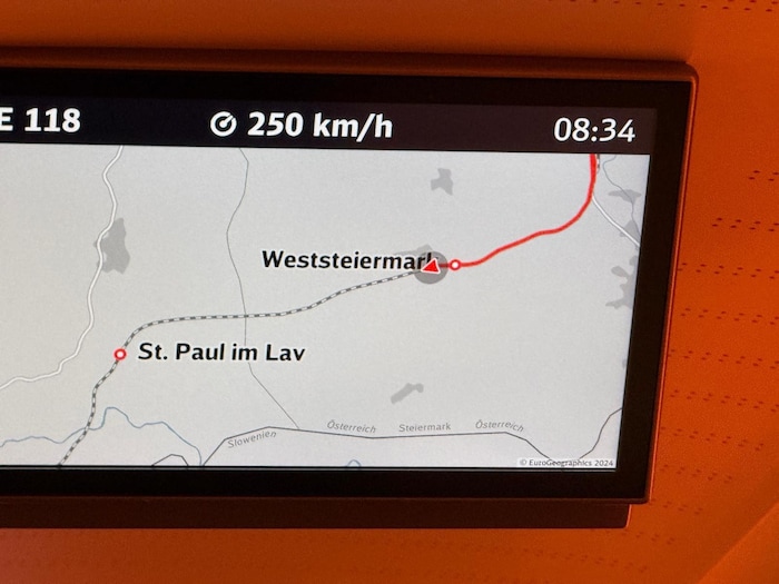 Sonntag um 8.34 erreichte erstmals ein Zug mit Hunderten Fahrgästen an Bord die ...