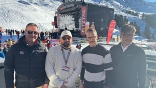 TVB-Obmann Rainer Schultes (li.) und Bergbahnen-Chef Thomas Fleischhacker (re.) mit Christopher ...