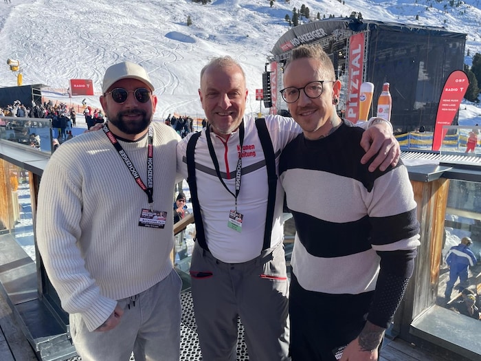 Christopher Seiler (li.) und Bernhard Speer mit Markus Gassler, Chef vom Dienst der Tiroler ...