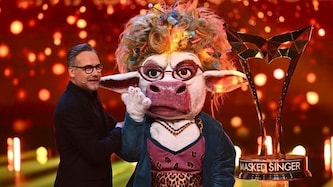 Die verkleidete Komikerin Meltem Kaptan und Moderator Matthias Opdenhövel