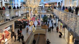 Die Zahl der Last-Minute-Käufer nimmt ab: Kunden wählen Geschenke inzwischen viel bewusster.