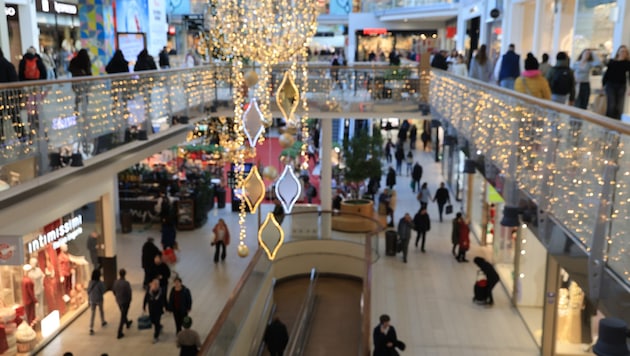 Die Zahl der Last-Minute-Käufer nimmt ab: Kunden wählen Geschenke inzwischen viel bewusster.