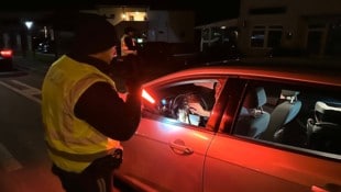 In Summe kontrollierte die Polizei bei der unangekündigten Schwerpunktaktion landesweit 830 ...