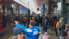 So voll ist es sonst nur zu Stoßzeiten am Bahnhof.