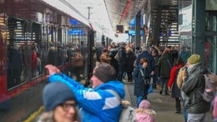 So voll ist es sonst nur zu Stoßzeiten am Bahnhof.