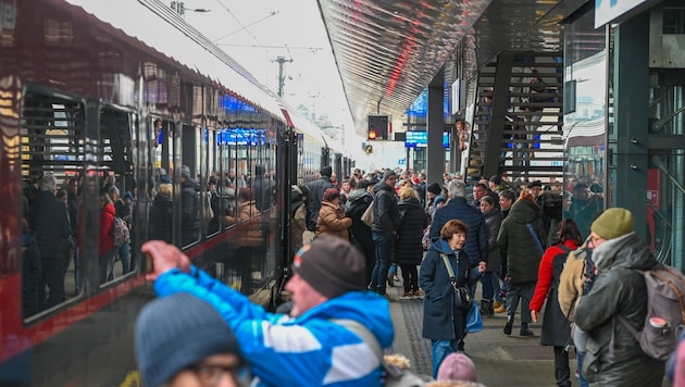 So voll ist es sonst nur zu Stoßzeiten am Bahnhof.