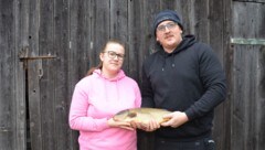 Michaela Altmann und Daniel Hofbauer veredeln Fischgerichte.