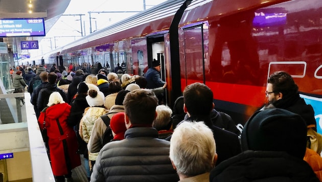 Massenansturm auf die neuen Züge in Graz und Klagenfurt.