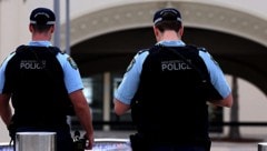 Polizisten am Tatort