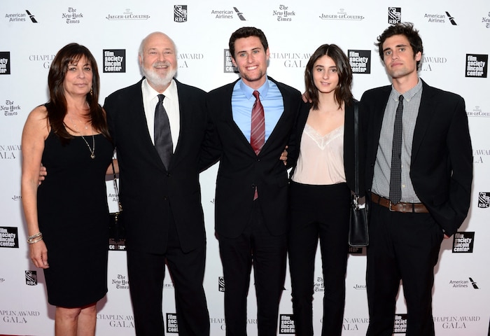 Rob Reiner posiert mit seiner Familie bei der 41. jährlichen Chaplin Award Gala in der Avery ...