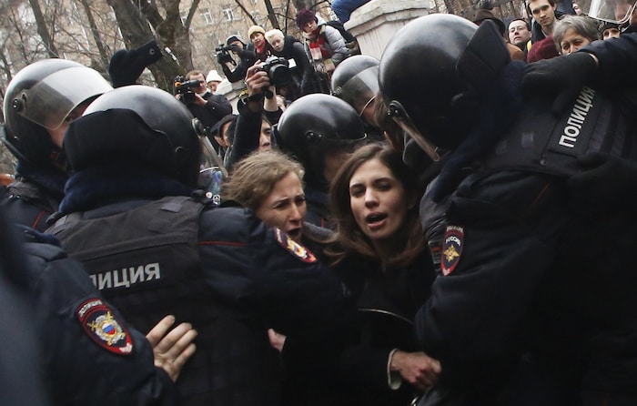 Maria Aljochina und Nadeschda Tolokonnikowa im Februrar 2014