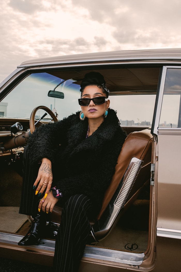 Alyzah: „Meine Musik soll zum Tanzen bringen, aber auch Mut machen.“ Die Frankfurter Rapperin ...