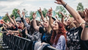 Gute Laune bei den Gästen, die Festivalleitung war über den Betrugsfall natürlich nicht erfreut.