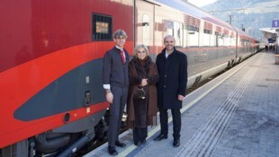 BM Elisabeth Blanik mit Zugchef Christoph Stockerer (li.) und Robert Mosser (ÖBB-Holding AG).