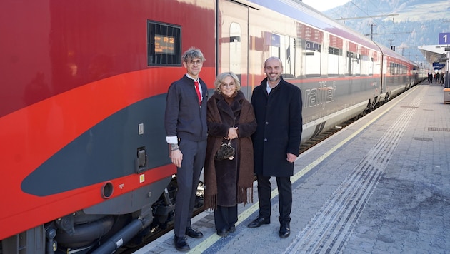 BM Elisabeth Blanik mit Zugchef Christoph Stockerer (li.) und Robert Mosser (ÖBB-Holding AG).