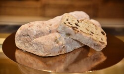 Typisch für den Christstollen aus Tamsweg: Es gibt rundherum keine dicke Zuckerschicht.