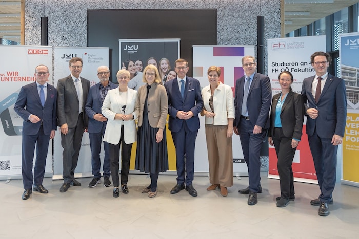 Gesundheitslandesrätin Christine Haberlander und ihr Regierungskollege Markus Achleitner (beide ...