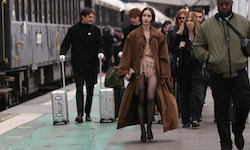Lily Collins hat mit ihrem Look am Bahnhof in Paris für Aufsehen gesorgt. Die Serien-Emily ...