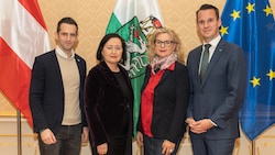 Landesrat Stefan Hermann (rechts) und Klubobmann Lukas Schnitzer (links) mit Bildungsdirektorin ...