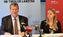 Die Klubchefs der Regierung, Jakob Wolf (ÖVP) und Elisabeth Fleischanderl (SPÖ) erläuterten die ...