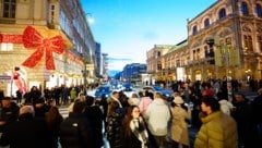 Das Mascherl spaltet: Den einen ist es ein Dorn im Auge, doch Souvenirläden haben schon ...