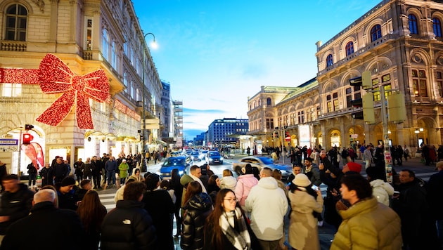 Das Mascherl spaltet: Den einen ist es ein Dorn im Auge, doch Souvenirläden haben schon ...