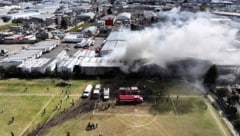 Das Flugzeug stürzte in einem Industriegebiet nahe der Stadt Toluca ab. 