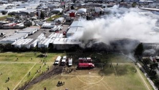 Das Flugzeug stürzte in einem Industriegebiet nahe der Stadt Toluca ab. 