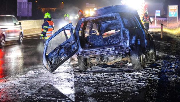 Der Wagen brannte völlig nieder