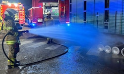 Wasser marsch! Die Floriani hatten bis Mitternacht einiges zu tun.