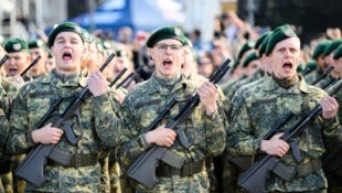 Der Wehrdienst könnte bald von sechs auf acht Monate verlängert werden.