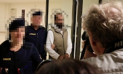 Der 39-jährige Iraker soll seine Frau und deren zwei Kinder entführt haben. Die Sechsjährige ...