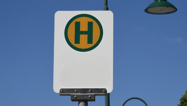 Der Unfall passierte bei einer Haltestelle (Symbolbild).