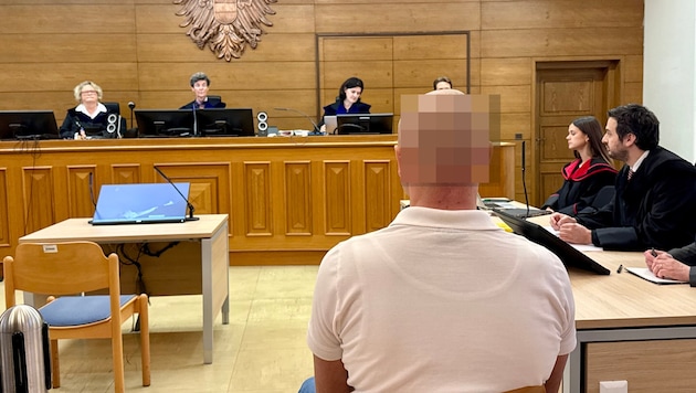 Ehemann verfolgte Frau mit Messer und sitzt nun wegen versuchten Mordes in Klagenfurt vor ...