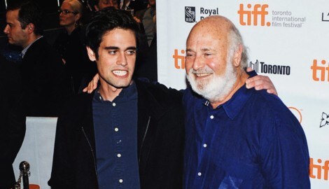 Nick Reiner (links) wurde nach den schrecklichen Morden an seinen Eltern Rob und Michele Reiner ...