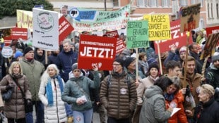 Hunderte Menschen demonstrierten am Dienstag in Graz. 