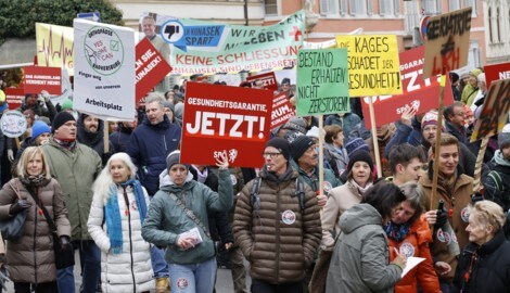 Hunderte Menschen demonstrierten am Dienstag in Graz. 