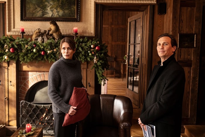 Im Laufe des Abends werden so manche Geheimnisse und Ungereimtheiten aufgedeckt.