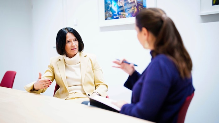 Redakteurin Susanne Zita im Gespräch mit Mag. Dr. Flenreiss-Frankl.
