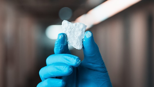 Dieser „Schnee“ fällt nicht vom Himmel, bringt einen eher in die Hölle: Fahnder fanden zwei Kilo ...